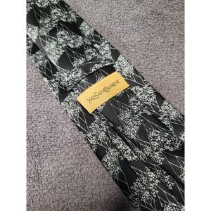Yves Saint Laurent Men's Necktie Black Floral Silk 3.75" x 57" Excellent